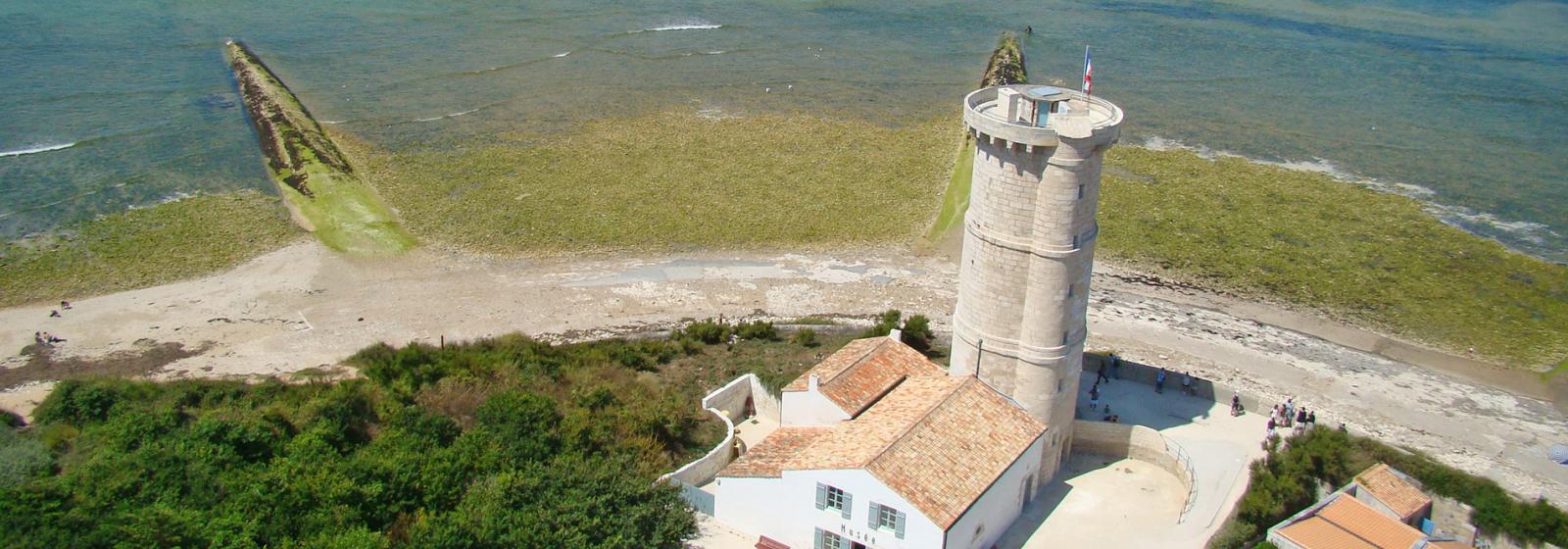 Plage du phare de l île de Ré